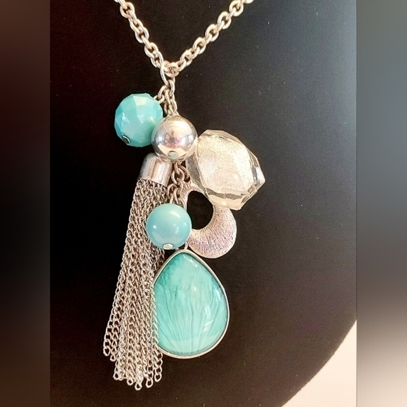 Source Unknown Jewelry - SILVER Tone Chain Tassle/Pendant Necklace Acrylic